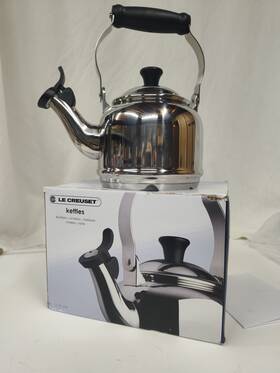 Le Creuset 630870081153 Stainless Steel Demi Whistling Tea Kettle 1.1l/1.2qt