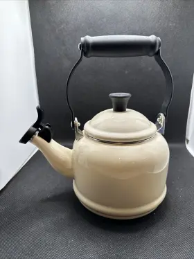 Le Creuset 630870179508 1.25 Quart Cream Whistling Demi Tea Kettle Teapot