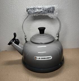 Le Creuset 630870196246 Enamel On Steel 1.7 Quart Whistling Tea Kettle Flint-oyster Grey New