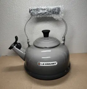 Le Creuset 630870196246 Enamel On Steel 1.7 Quart Whistling Tea Kettle Flint-oyster Grey New