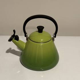 Le Creuset 630870277679 1.7 Quart 1.6 Liter Whistling Kone Kettle Green Excellent Condition