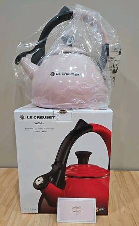Le Creuset 630870304498 Lecreuset Oolong Whistling Tea Kettle 1.6 Quart Enamel On Steel Shell Pink Nib