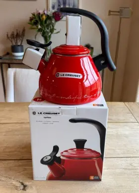 Le Creuset 630870309073 Cheer Collection Carmine Red 1.6 Quart Chrysenth Christmas Kettle New