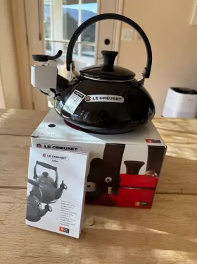 Le Creuset 630870328050 Zen Enameled Steel Kettle 1.6 Quart/1.5l Black Onyx New Nib