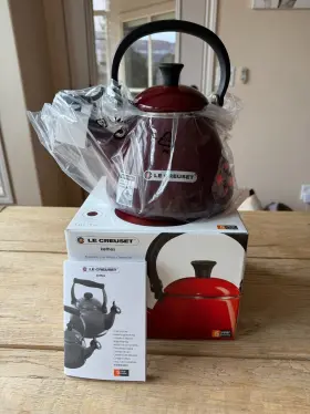 Le Creuset 630870344876 1.7 Quart / 1.6 Liter Whistling Kone Kettle With Max Line Rhone New Nib