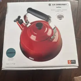 Le Creuset 781147828367 Enamel On Steel Whistling Kettle 1.7 Quarts- Caribbean New In Box