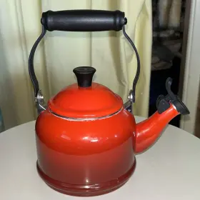 920009-00-06 Le Creuset Kettle Demi Cherry Red 1.25 Qt
