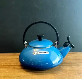K75675 Le Creuset Porcelain Enamel On Steel 1.6 Quart Tea Kettle Pot New No Box Marseille B