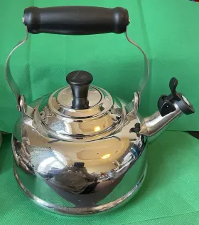 N14022 Le Creuset 1.7 Quart 1.6 Liter Stainless Steel Whistling Tea Kettle Pot Thailand