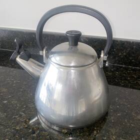 Le Creuset N15047 Stainless Steel Tea Kettle Guc