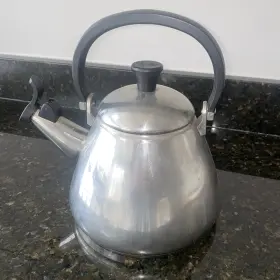 N15047 Le Creuset Stainless Steel Tea Kettle Guc