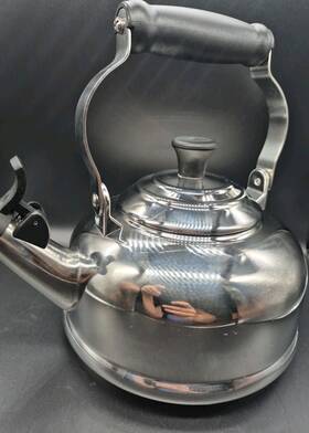 Le Creuset N16040 1.7 Quart Stainless Steel Whistling Kettle