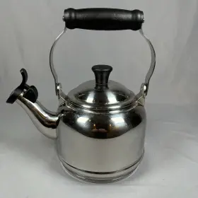 N18024 Le Creuset Stainless Steel Demi Tea Kettle 1.1 L 1.2 Quart Whistling
