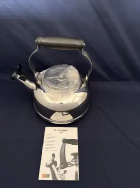 N21027 Le Creuset Stainless Steel Whistling Tea Kettle - New No Box