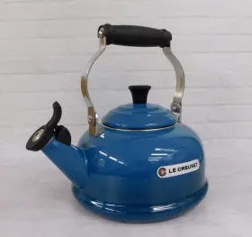 Q3101-7d Le Creuset Enameled Steel 1.7 Quart Classic Whistling Kettle Deep Teal - New