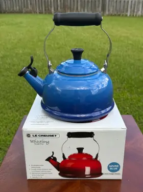 Q3101-92 Le Creuset Azure Blue Enamel On Steel Whistling Tea Kettle 1.7 Qt