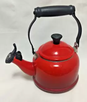 Q310167 Le Creuset 1.6l Whistling Kettle