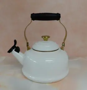 Q3101n-16 Le Creuset Enamel On Steel 1.7 Quart Whistling Kettle With Gold Knob White