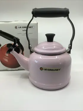 Q9401-19 Le Creuset Pink Enamel Whistling Tea Kettle 1.25 Quart