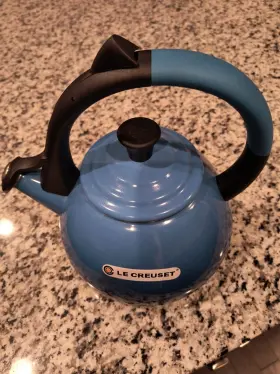 Q9700-59 Le Creuset Oolong Kettle Marseille Sku - Used