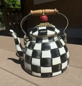 69997tw17304 Mackenzie-childs Black And White Check Enamel Tea Kettle 2 Qt 69997tw17304 Mackenzie-childs Black And White Check Enamel Tea Kettle 2 Qt