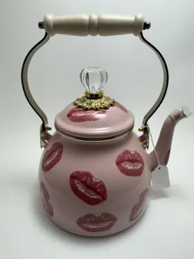 89257-1113 Mackenzie-childs Kiss Me Tea Kettle 2 Quart New No Box