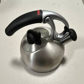 Oxo 10481 Uplift Stainless Steel Whistling Tea Kettle 2 Quart Easy Clean Silver Black