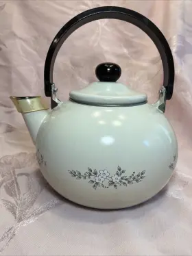 60019 Pfaltzgraff Heirloom Tea Kettle 3 Quart