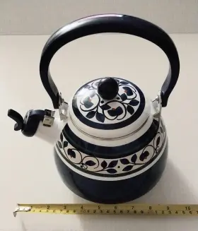 60067 Pfaltzgraff Blue Orleans Pattern Porcelain Enamal On Steel 2 Quart Kettle With Lid