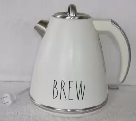 Rdkt01 Rae Dunn Brew Electric Kettle Stainless 1.5 Liter White
