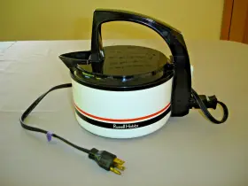 343565 Russell Hobbs 2 Quart Electric Water Kettle Pot Creamy White With Stripes Tested