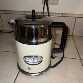 Ke5550crr Russell Hobbs Retro Style 1.7l Electric Kettle Cream W Temperature