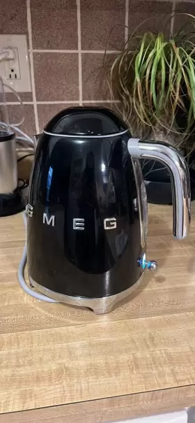 Klf03blus Smeg Retro Style 7 Cups Corded Electric Kettle - Black