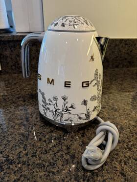 Smeg Klf03crus-db New Honeycomb Electric Kettle