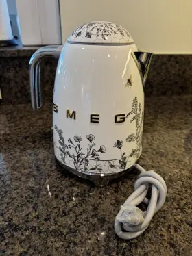 Klf03crus-db Smeg New Honeycomb Electric Kettle