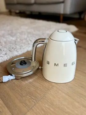 Klf03crus Smeg Retro Variable Temperature Kettle Cream - Broken Hinge With Base