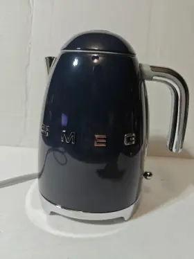 Klf03nbus Smeg 50s Retro Style Electric Water Kettle With Automatic Shutoff Sold Inch As Is