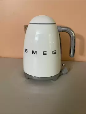 Klf03whus Smeg 50s Retro Style Electric Kettle Customer Return Barely Used