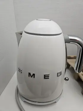 Klf04wheu Smeg Electric Kettle With Chrome-plated Stainless Steel Handle White