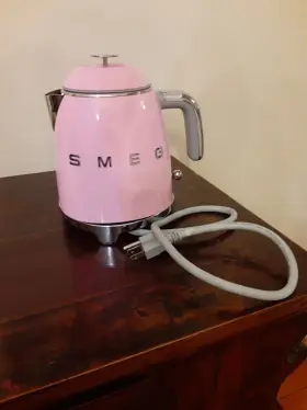Klf05pkus Smeg Klf05 3.5-cup Electric Mini Kettle - Pink Preowned