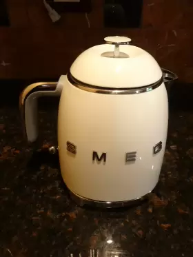 Klf05whus Smeg 50s Retro Style White 27 Oz. Electric Kettle -