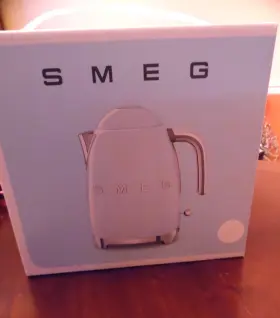 Klfo3whus Smeg 7 Cup Electric Kettle White New In Box