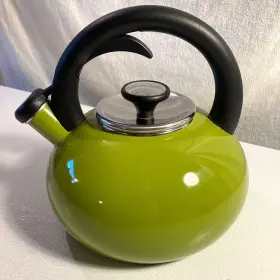 Qq13t Sur La Table 2 Quart / 1.9l Green Stovetop Whistling Tea Kettle