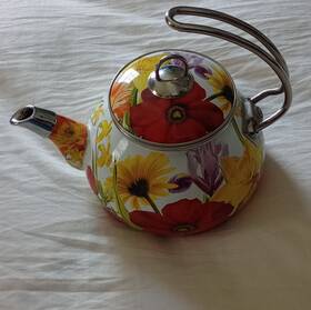 The Pioneer Woman 2917plf Multicolor Floral Stove Top Kettle 2.3 Quart Ergonomic