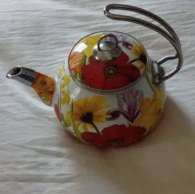 2917plf The Pioneer Woman Multicolor Floral Stove Top Kettle 2.3 Quart Ergonomic