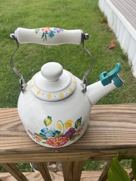 The Pioneer Woman 3221qc Enamel-on-steel Floral Whistling Tea Kettle 2.5 Quart White