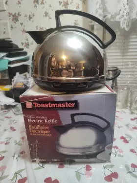438595 Toastmaster N.os. Stainless Steel 2.2 Quart Electric Kettle Canada Made
