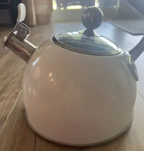 40018-9339whc Viking 2.6 Quart White Whistling Tea Kettle 3-ply Stainless Steel Aluminum Core