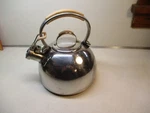 Kitchenaid Cook For The Cure Whistling Tea Kettle 2 Quart Stainless Steel Pink Used. Price: $24.99.