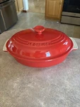 Creuset Carmin Colored Casserole Classic 27CM/1.7L/1.8 Qt Oval Dish W/lid Used. Price: $72.25.